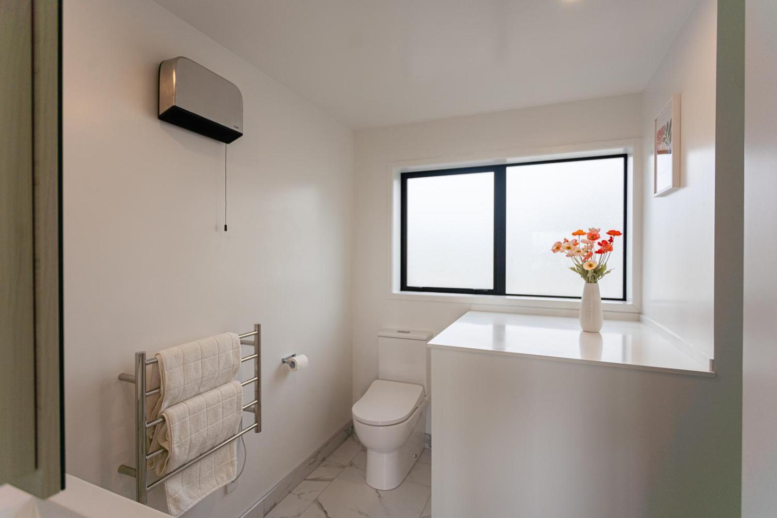 Modern 2 Bedroom Townhouse In Cbd With Parking! Sleeps 5 Christchurch Exterior foto